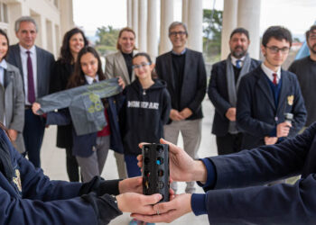 Cinco alumnos del Monserrat triunfan en una competencia y enviarán un satélite al espacio