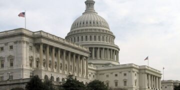 La Cámara baja de EE.UU. aprobó la financiación temporal para evitar parálisis 