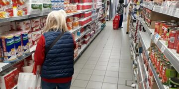 La suba de precios de productos claves supera por varios puntos a la de los salarios