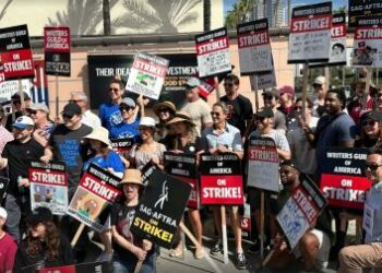 Los estudios de Hollywood retoman las negociaciones con guionistas para dar «fin a la huelga»