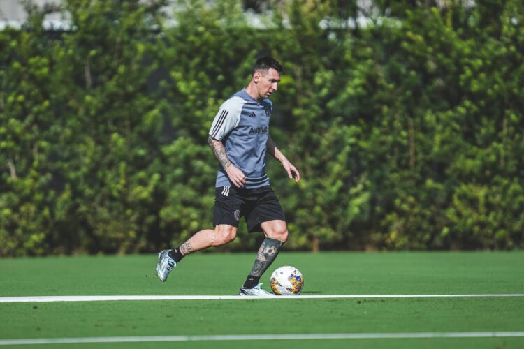 Messi sorprendió a todos con un nuevo look en su vuelta a los entrenamientos