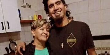 Murió apuñalado en Bolivia y su madre denuncia que en el hospital no quisieron atenderlo