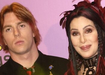 Acusan a Cher de contratar a cuatro hombres para secuestrar a su propio hijo