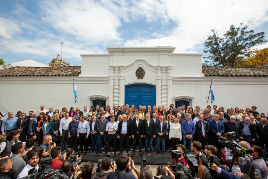 Sergio Massa relanzó su campaña con gobernadores y referentes del PJ en Tucumán