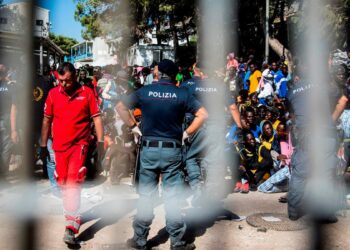 Una ola de migrantes duplicó la población de una isla italiana