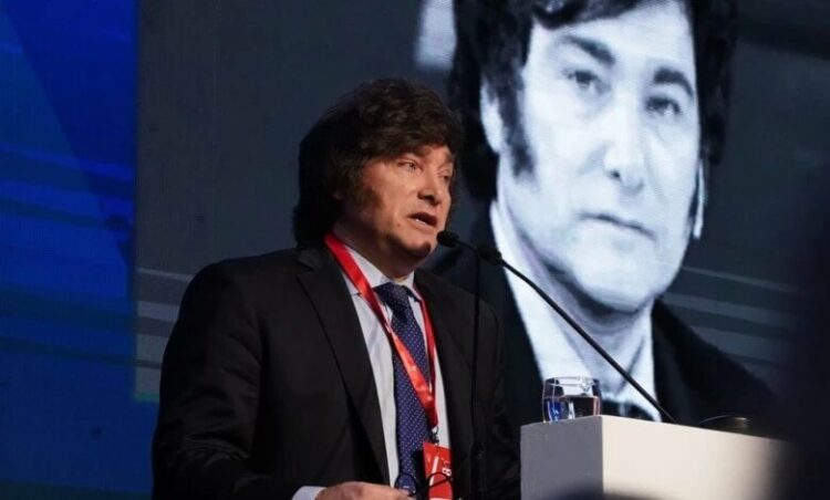Milei afirmó que una empresa “puede contaminar un río todo lo que quiera”