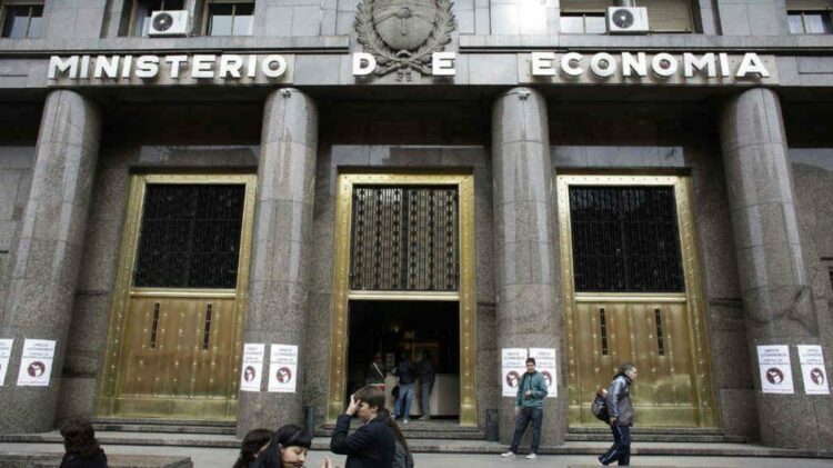 El Gobierno prorrogó el Presupuesto de este año para el ejercicio 2024