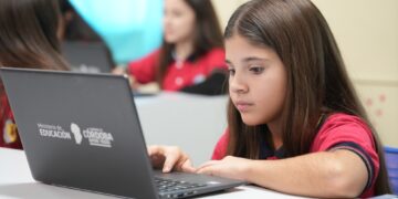 Córdoba avanza con la compra de 40.000 netbooks