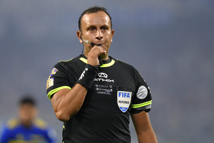 SANTIAGO DEL ESTERO, ARGENTINA - DECEMBER 08: Referee Darío Herrera gestures during the final match of Copa Argentina 2021 between Boca Juniors and Talleres at Estadio Unico Madre de Ciudades on December 08, 2021 in Santiago del Estero, Argentina. (Photo by Hernan Cortez/Getty Images)