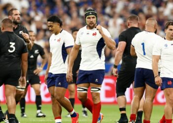 Francia derrotó categóricamente a Nueva Zelanda en el partido inaugural