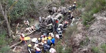 Al menos cuatro soldados muertos tras desbarrancar un camión en San Martín de los Andes