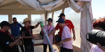 Estudiantes del Monserrat lanzaron satélites desde la Conae