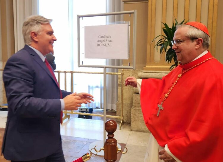 Llaryora asistió a la ordenación del arzobispo cordobés Ángel Rossi