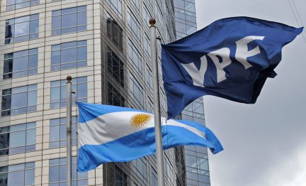 Finalmente, Argentina deberá pagar US$ 16.100 millones por la expropiación de YPF