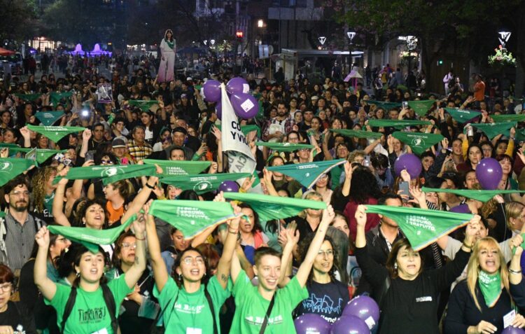 Miles de mujeres marcharon en toda la Argentina para defender "los derechos conquistados"