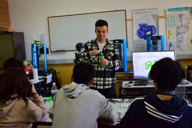 Bruno Guillen, profesor de una escuela técnica pública de la ciudad rionegrina de Bariloche.