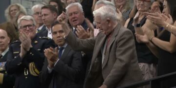 Con Zelenski presente, Canadá ovacionó a un veterano nazi