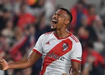 Sobre el final, River le ganó a Atlético Tucumán y se arrima a la punta