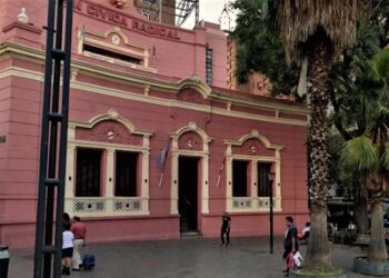 Acusan a la conducción radical de ser “el símbolo de la derrota”