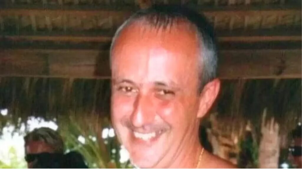 Fingió su muerte, pero su esposa lo descubrió en una isla de Grecia