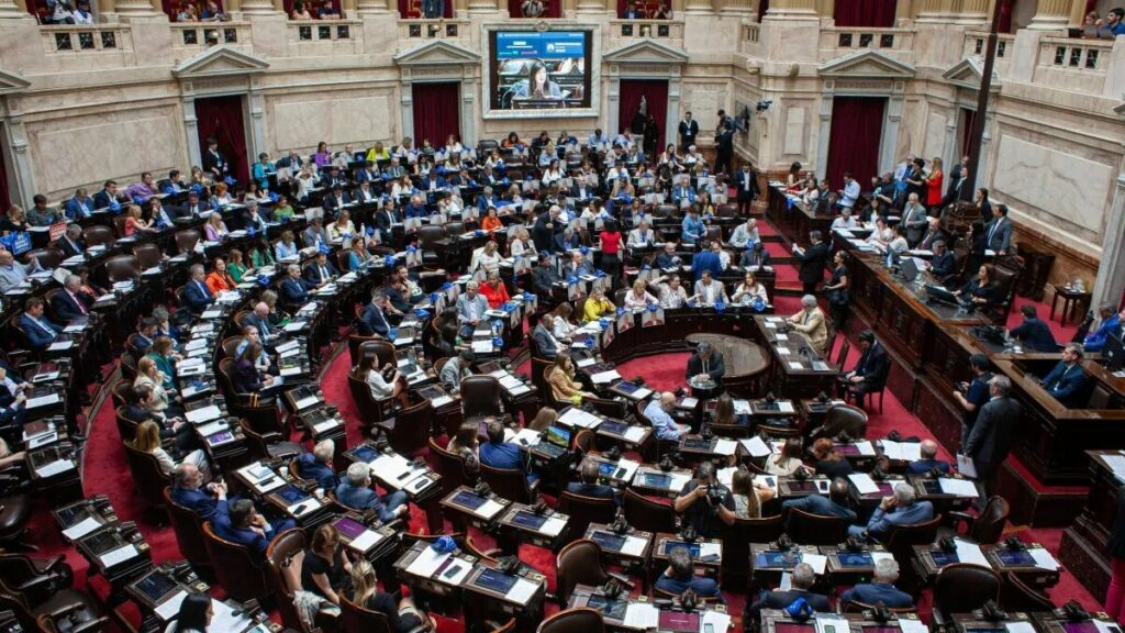 El Congreso progresa en el armado de la comisión bicameral, mientras aguarda la llegada del DNU