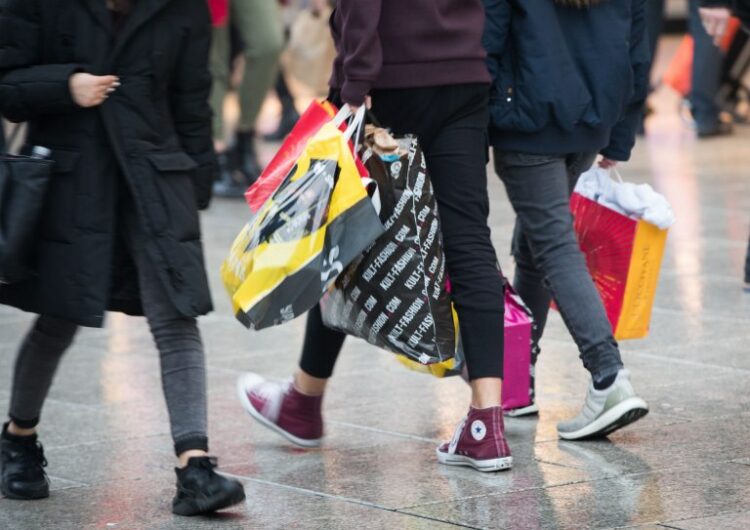 La devaluación y la inflación hicieron caer el consumo de los hogares en agosto