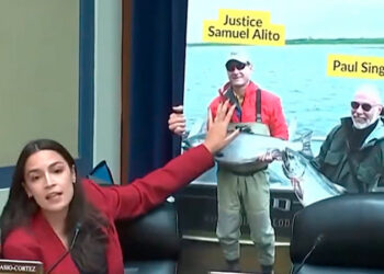 Denuncian sobornos de Singer a la Corte Suprema de EE.UU.