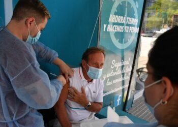 Por el aumento de casos de Covid, reafirman la importancia de la vacunación en mayores de 50