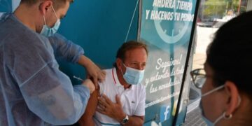 Por el aumento de casos de Covid, reafirman la importancia de la vacunación en mayores de 50