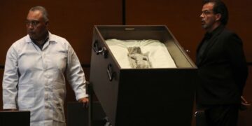 Presentaron cuerpos de supuestos extraterrestres en el Congreso de México