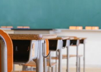 La Justicia instó a adultos a conversar con un grupo de jóvenes sobre cómo relacionarse con sus pares