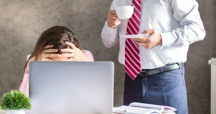 Lo pasaron al Centro Integral de Varones para que “mejore su comunicación con mujeres”