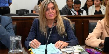 Intentó apuñalar a la fiscal