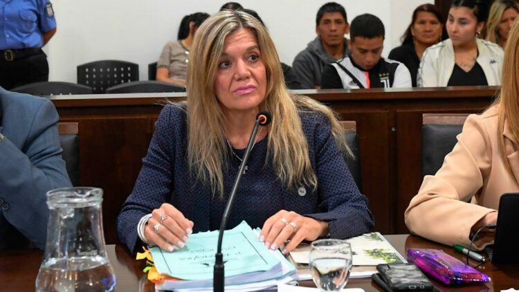 Intentó apuñalar a la fiscal