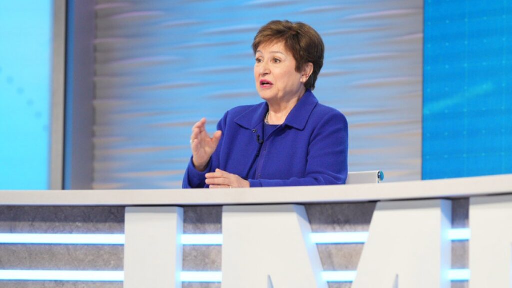 Tras su "larga charla" con Fernández, Georgieva se comprometió a eliminar los sobrecargos