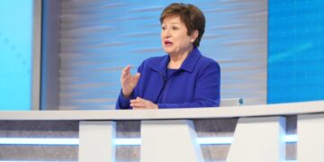 Tras su «larga charla» con Fernández, Georgieva se comprometió a eliminar los sobrecargos