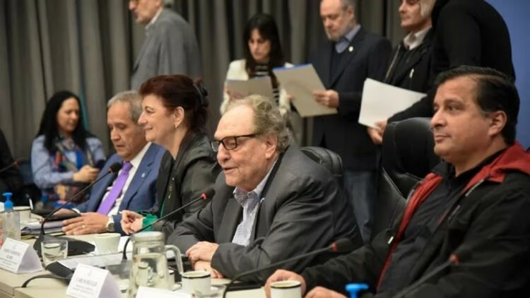 La Comisión de Presupuesto.