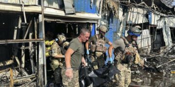 Rusia bombardeó un mercado y dejó 17 muertos en Ucrania