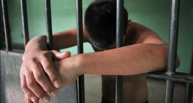 Más joven, violento y adicto