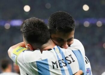 El “Cuti” Romero, rendido ante los pies de Messi