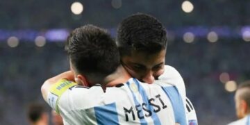 El “Cuti” Romero, rendido ante los pies de Messi