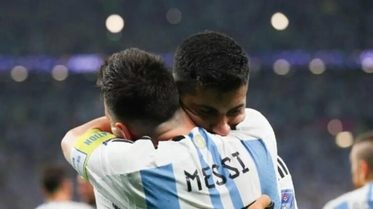 El “Cuti” Romero, rendido ante los pies de Messi