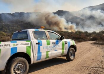 Continúan con actividad los incendios en La Paz y La Serranita