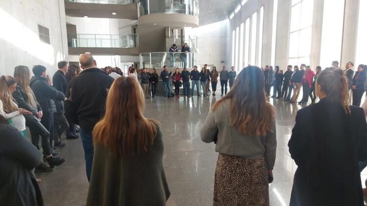 En Tribunales II, los empleados judiciales se reunieron a debatir la situación.