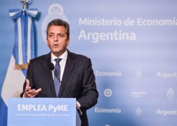 En campaña, Massa anticipó el fin del impuesto a las Ganancias