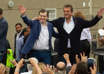 Massa va a la conquista del voto de los ausentes y desencantados con un mensaje de futuro