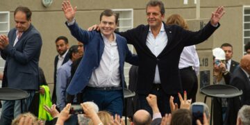 Massa va a la conquista del voto de los ausentes y desencantados con un mensaje de futuro
