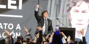 Milei encabezó un acto organizado por Barrionuevo