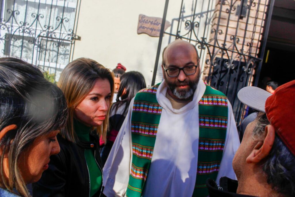 El cura Oberlin estuvo a cargo de la misa de desagravio al papa contra los dichos de Milei El cura Oberlin estuvo a cargo de la misa de desagravio al papa contra los dichos de Milei
