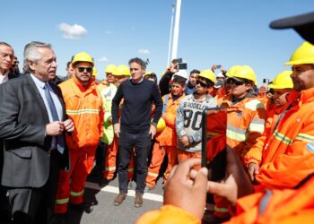 El Ejecutivo impulsó un insólito “paro activo” en la obra pública de todo el país